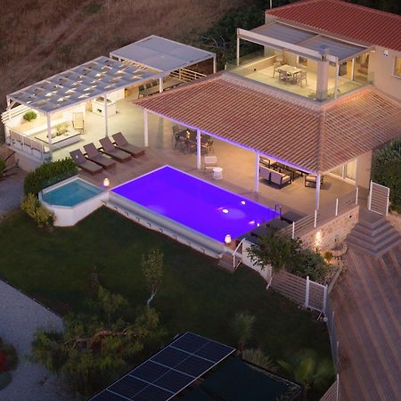 Alba Bianca Villa, Family Retreat With Heated Pool By Thinkvilla Herszonisszosz Kültér fotó