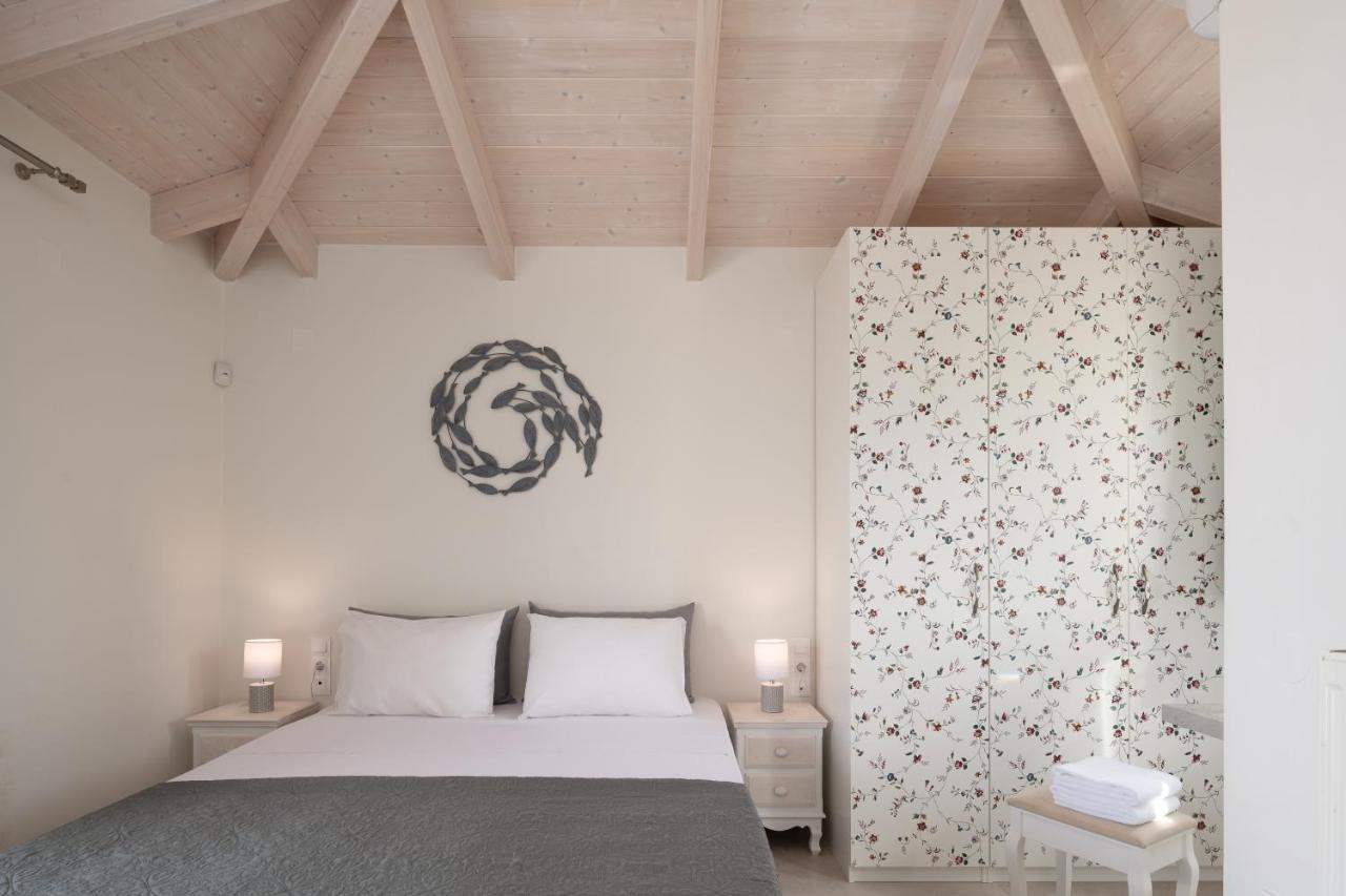 Alba Bianca Villa, Family Retreat With Heated Pool By Thinkvilla Herszonisszosz Kültér fotó
