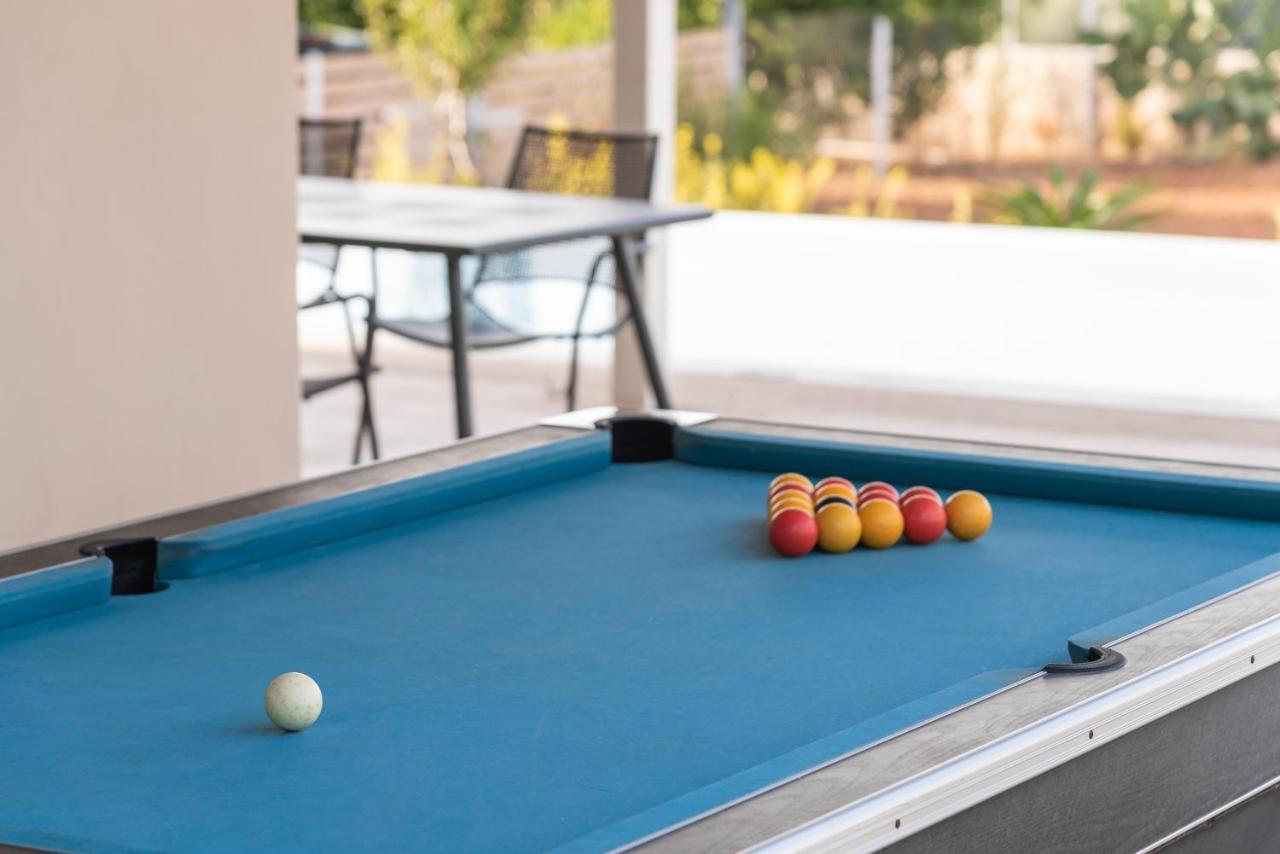 Alba Bianca Villa, Family Retreat With Heated Pool By Thinkvilla Herszonisszosz Kültér fotó