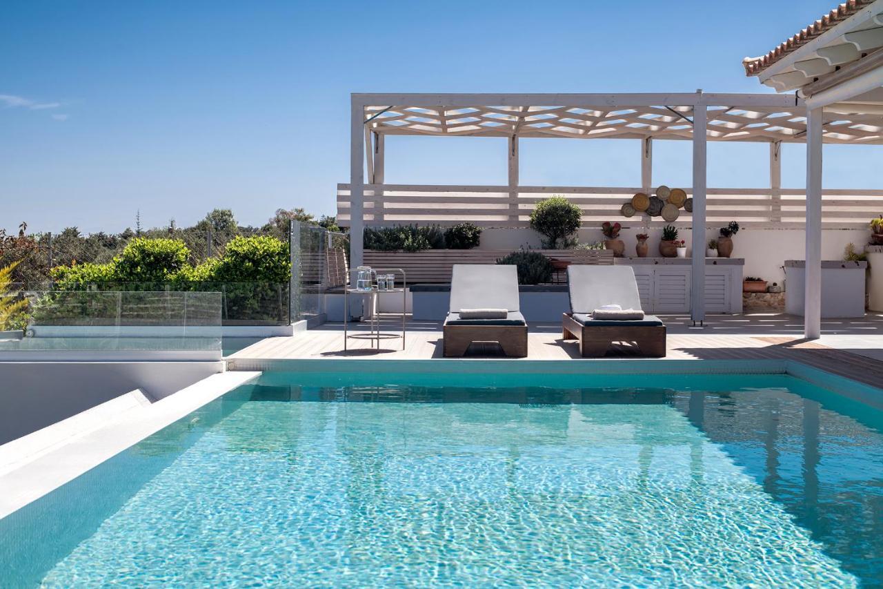 Alba Bianca Villa, Family Retreat With Heated Pool By Thinkvilla Herszonisszosz Kültér fotó