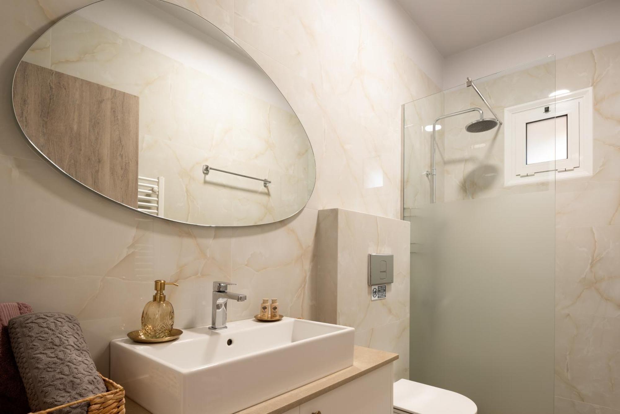 Alba Bianca Villa, Family Retreat With Heated Pool By Thinkvilla Herszonisszosz Kültér fotó