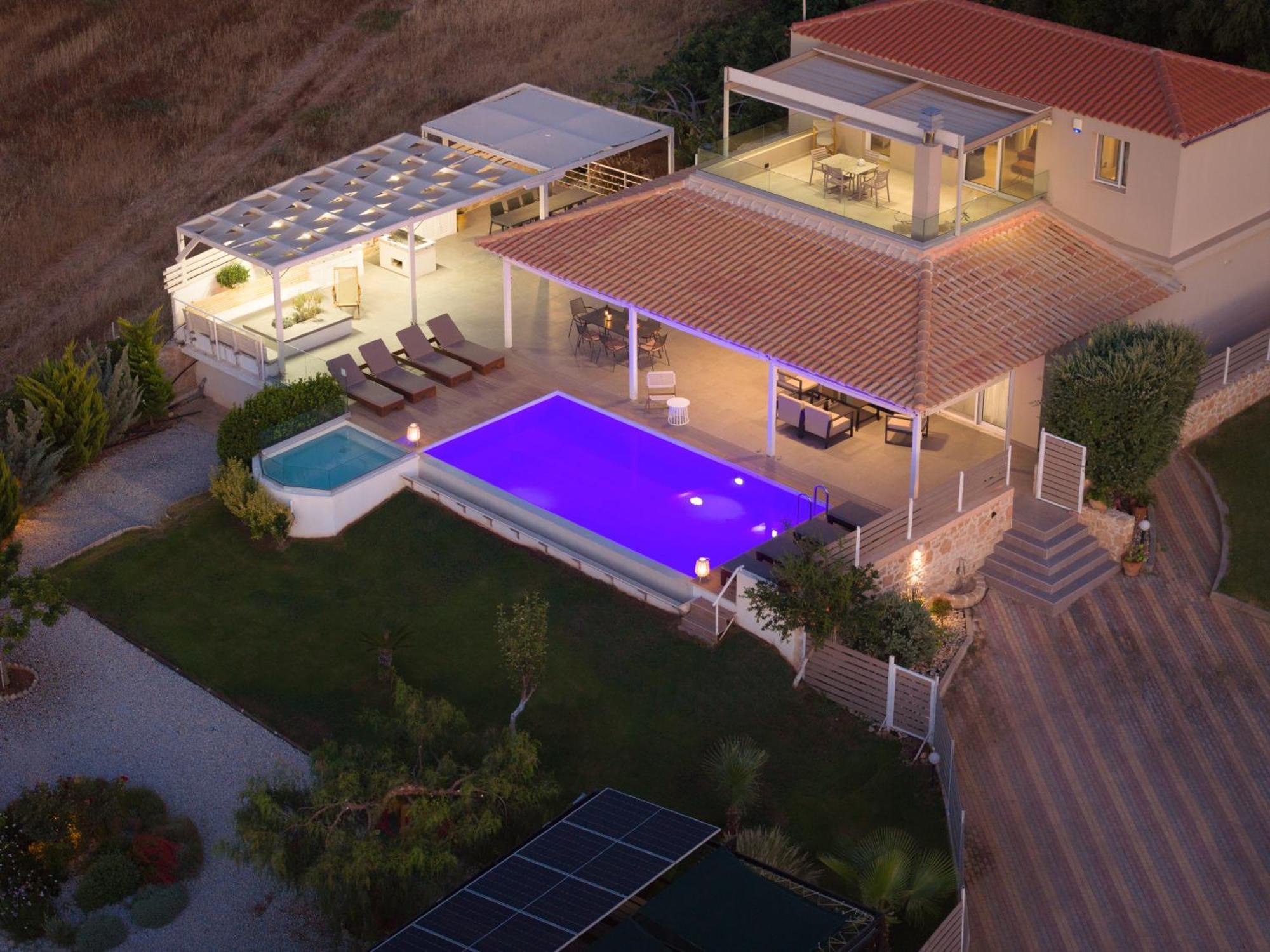 Alba Bianca Villa, Family Retreat With Heated Pool By Thinkvilla Herszonisszosz Kültér fotó