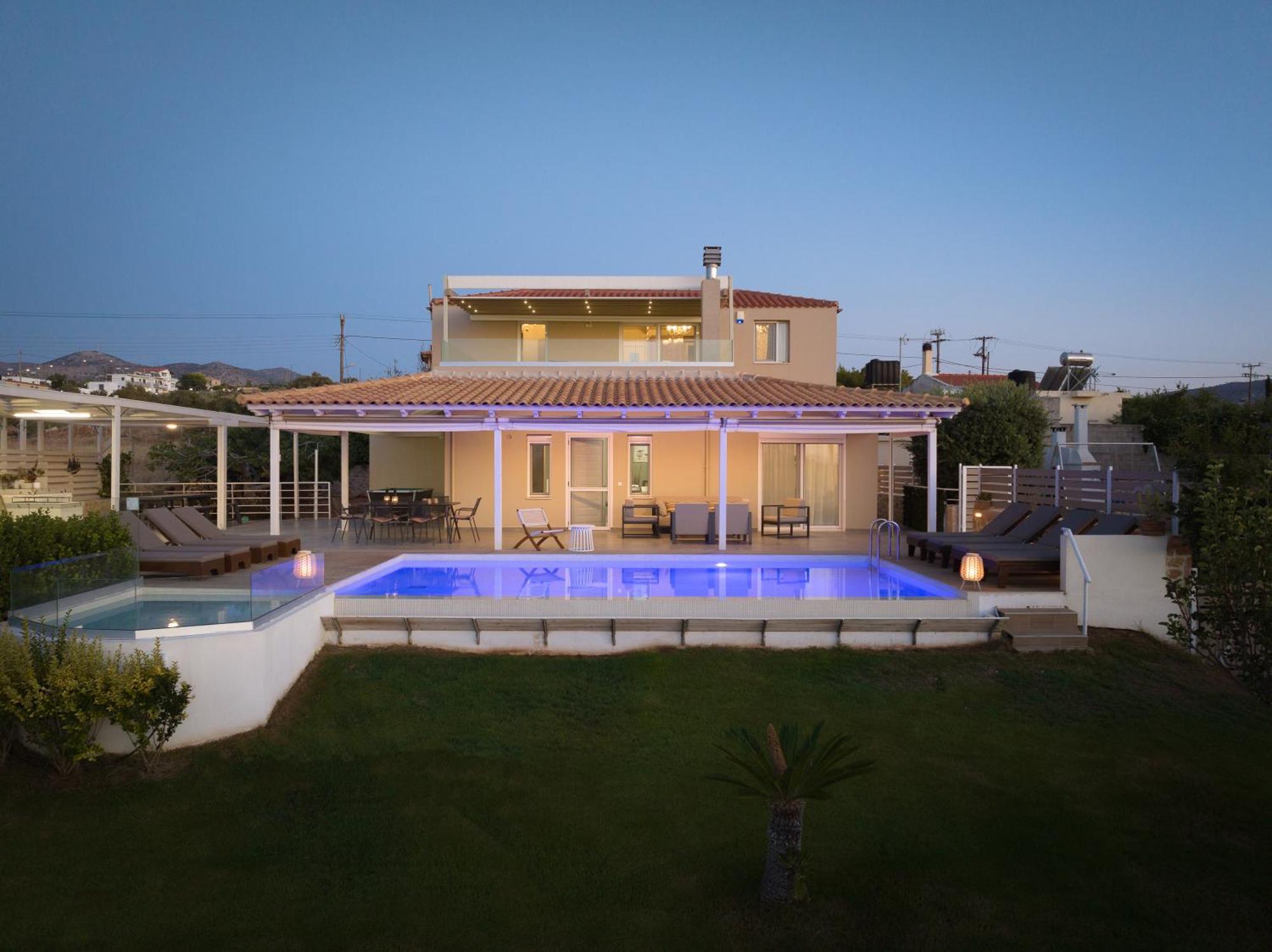Alba Bianca Villa, Family Retreat With Heated Pool By Thinkvilla Herszonisszosz Kültér fotó