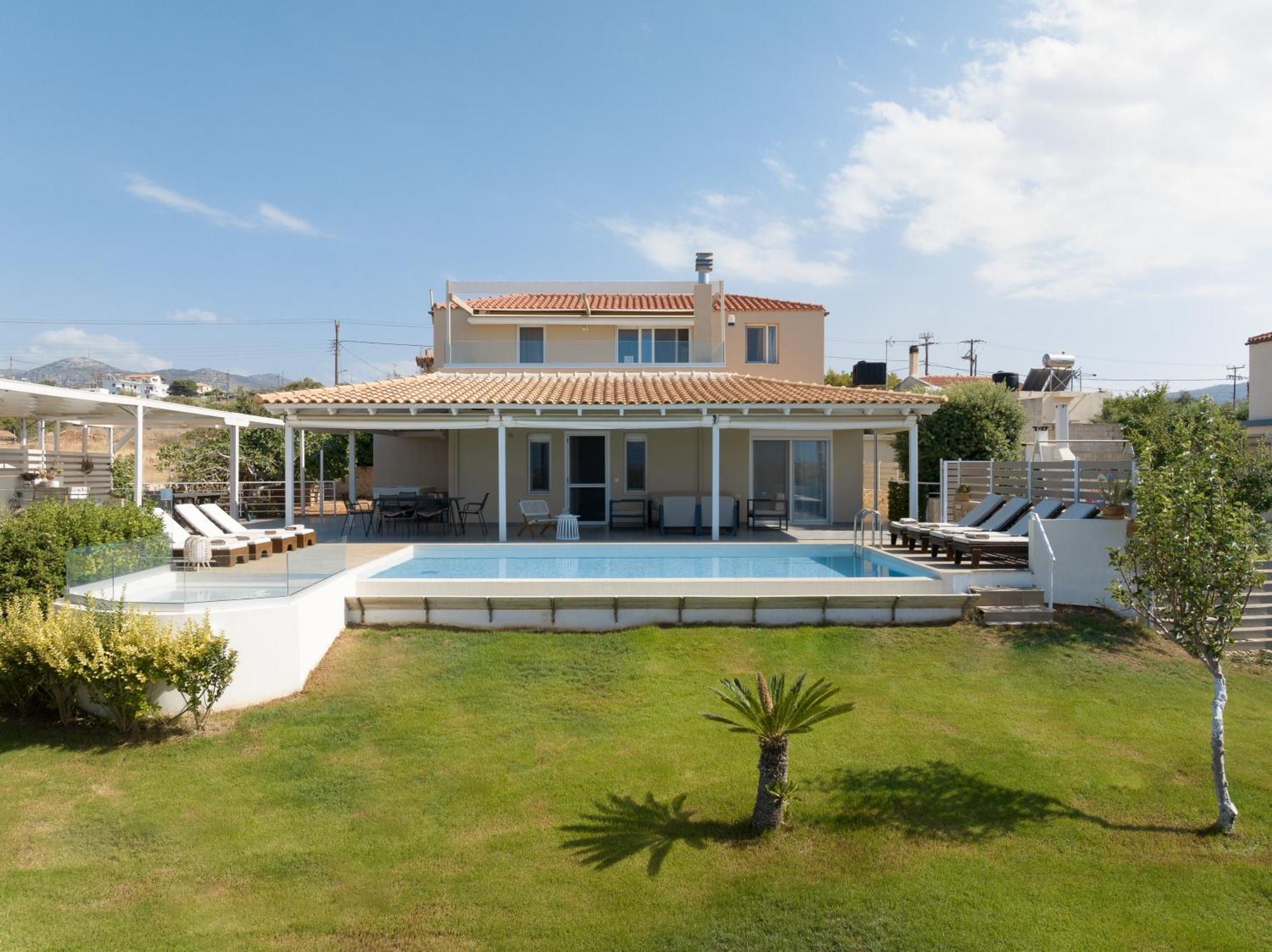 Alba Bianca Villa, Family Retreat With Heated Pool By Thinkvilla Herszonisszosz Kültér fotó